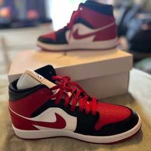 NEVER WORN Nike Air Jordan 1 Mid - Women’s